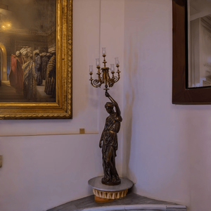 Lámpara de Mesa Figurativa Grande con Acabado Bronce Antiguo, Certificación CE, para Colección de <span class=keywords><strong>Arte</strong></span>, Lámpara con Estatua de Dama de Bronce y Pantalla de Vidrio - Product Image 5