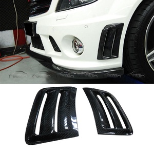 ช่องระบายอากาศด้านข้างกันชนหน้าคาร์บอน สำหรับรถยนต์เมอร์เซเดส-เบนซ์ ซีคลาส W204 C63 ปี 2007-2011 - Product Image 3