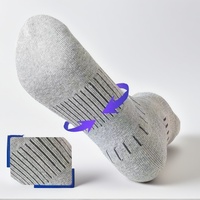 Chaussettes de course d'été anti-odeur absorbant la sueur pour hommes Vente en gros de chaussettes de sport de loisirs en coton mince avec tube court et logo à bouche peu profonde