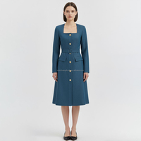 Robe cintrée à col carré sur mesure OEM, blazer de luxe à boutons dorés, manches longues, coupe trapèze, mini-robe ajustée pour femme, tenue de bureau élégante