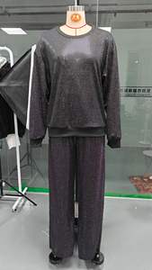 工厂定制款式或徽标 ODM 女式亮钻星星闪亮两件套上衣套头衫和系带裤套装运动套装 - Product Image 5