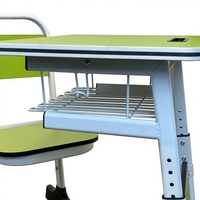 Bureau d'étudiant individuel en bois au design moderne avec hauteur réglable, caractéristiques de conception durables et personnalisables pour une utilisation scolaire et commerciale