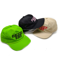 Casquette Snapback en nylon non structurée à 5 panneaux avec logo brodé personnalisé, petite quantité minimale de commande, visière légèrement incurvée