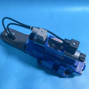 4WRKE27W8-500L-3X/6EG24EK31/A1D3M วาล์วควบคุมทิศทางแบบสัดส่วน R900701429 ไฮดรอลิกแบบควบคุมด้วยนักบินพร้อม OBE - Product Image 1