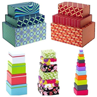 Boîtes d'expédition de logo personnalisé ondulé noir enveloppe de papier pliante pour robes taille personnalisée avec impression de gaufrage