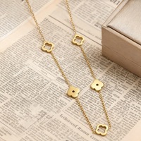 Pendentif de fête ajouré flocon de neige en acier inoxydable plaqué or 18 carats, étanche et inaltérable, vente en gros d'usine transfrontalière