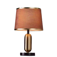 Lampe de table style nordique moderne en forme de champignon, abat-jour en verre original, base en métal, lampe de lecture LED pour chambre d'enfant