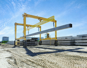 Grúa Pórtico sobre Neumáticos de Goma Tipo RTG de 40 y 45 Toneladas, Motor PLC, Alimentación Trifásica, Uso en Obras de Construcción al Aire Libre - Product Image 1