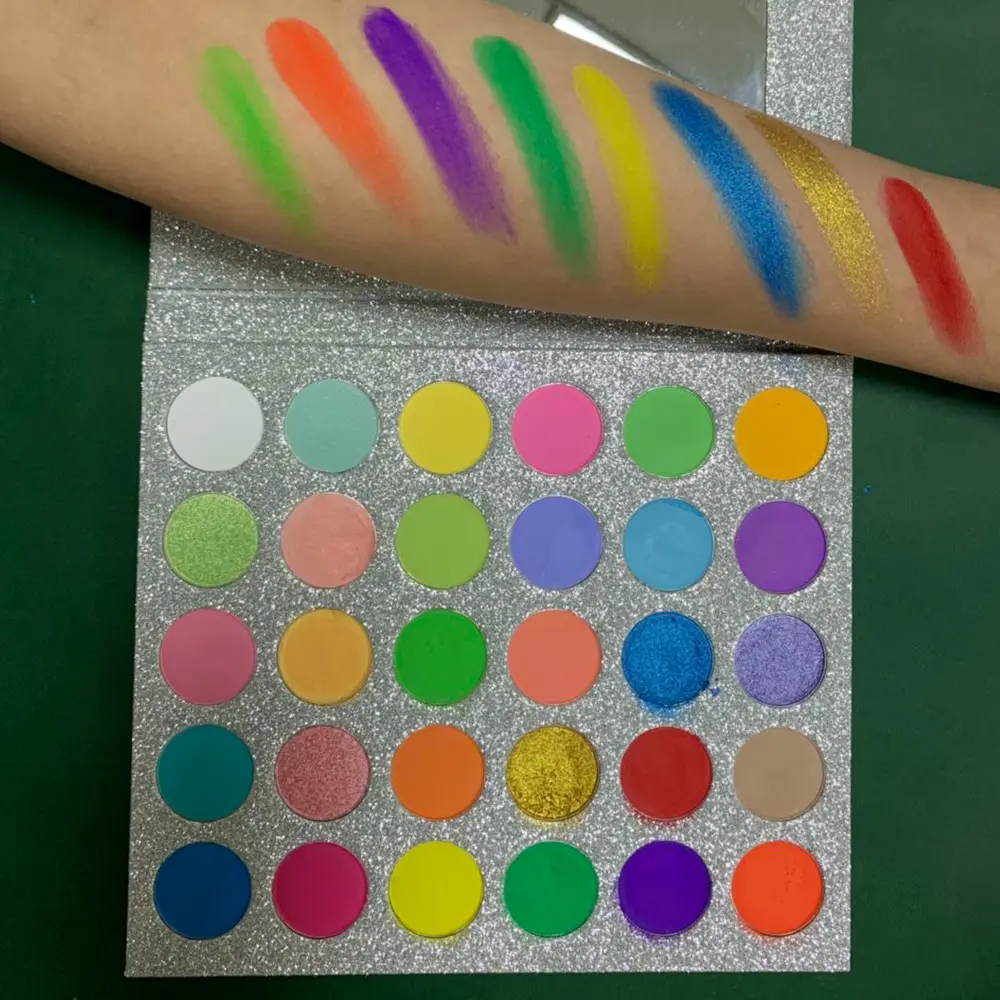 Paleta de sombras de ojos Pastel orgánico de 30 colores para cosméticos de primavera Sombra de ojos redonda DIY Etiqueta Privada