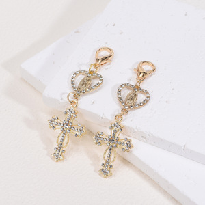 Porte-clés Croix en Métal avec Strass Dorés et Diamants, Breloque Scintillante en Cristal, Croix Religieuse Jésus, Pendentif Crucifix Catholique - Product Image 1