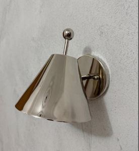 Applique murale conique en chrome poli, design riveté style Mid-Century, applique murale moderne en laiton, lampe murale conique argentée, abat-jour en métal gris - Product Image 2