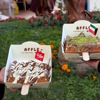 Boîte à emporter personnalisée en carton épais pour gaufres, plateau jetable en papier anti-graisse pour snacks, idéal pour les boutiques de desserts de rue