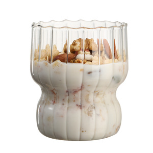 فتاة لطيفة تستخدم وجبة الإفطار مقلمة Oat من الحلوى قهوة الزبادي بدون مقبض - Product Image 6