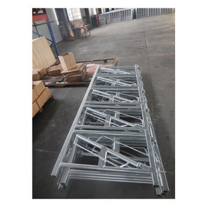 แท่นกั้นวัวพร้อมที่ให้อาหารแบบล็อค - Product Image 1