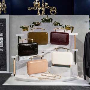 Bolsa de mano de lujo hecha a mano para boda, ideal para mujeres, totalmente cubierta de diamantes de imitación y con detalles de diamantes. - Product Image 3