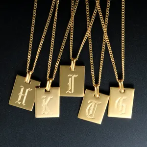 편지 매력을 가진 대기 티타늄 강철 목걸이는 낱말을 주문을 받아서 만듭니다 초기 A-Z 오래된 영어 편지 부식 사각 카드 모양