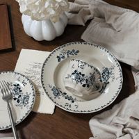 Assiettes à dîner en céramique imprimées de fleurs bleues de style vintage européen, décoration de table, ensemble de tasses et d'assiettes pour mariage