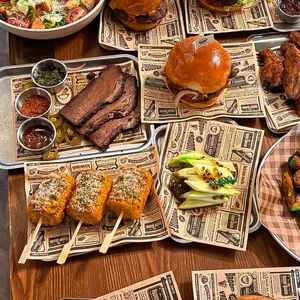 Custom Logo Printed Biodegradable Eco-Friendly Food Grade Greaseproof Single-Sided <b>Paper</b> for Hamburger <b>Wrapping</b> Food Packaging - Product Image 1