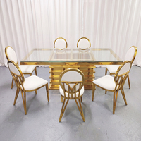 Table rectangulaire de mariage moderne et durable avec plateau en verre et structure en acier inoxydable, table de luxe pour événements de mariage