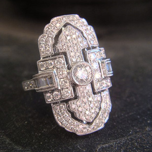 Anello vintage cavo per uomo e donna, ispirato al palazzo, gioiello da dito alla moda. - Product Image 1