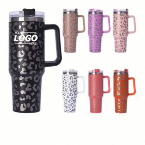 Vaso Térmico de 40oz con Estampado de Leopardo, Asa y Pajita - Elegante Taza Aislada para Promociones en Movimiento - Product Image 1