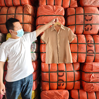 Emballage personnalisé 19kg 100kg Balles en gros de vêtements de marque usagés mixtes et de t-shirts de seconde main