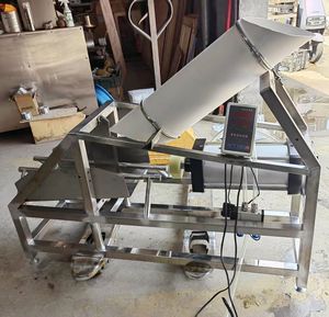 Factory Price Stainless Steel Fresh Coconuts Water Extracting Extraction Coconut <b>Splitting</b> <b>Machine</b> - Product Image 5