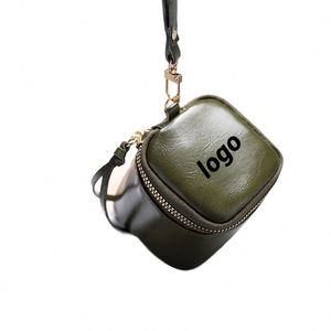Porte-monnaie en cuir souple style INS, mini sac à pompon en forme de cube, porte-clés détachable, pour rouge à lèvres et écouteurs - Product Image 1
