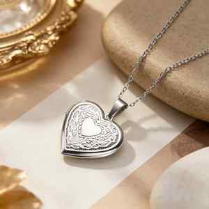 Collar Hecho a Mano con Colgante de Corazón Grabado y Foto Personalizada, Regalo de Cumpleaños para Mejor Amiga - Product Image 3