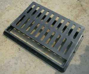 <span class=keywords><strong>Grille</strong></span> de sol carrée en <span class=keywords><strong>fonte</strong></span> métallique durable pour applications industrielles, de construction et de fonderie - Product Image 2