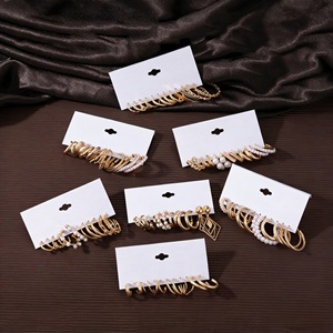 Nouvel ensemble de boucles d'oreilles créoles en acrylique plaqué or avec perles et papillons pour femmes, bijoux en métal ajouré - Product Image 4