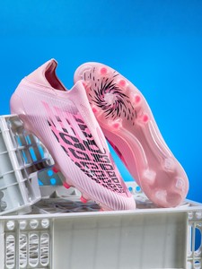 Chaussures de football en gros pour l'hiver et l'été, nouveau style, pour adolescents et hommes, entraînement sportif, tige en PU, doublure en coton, semelle intermédiaire en caoutchouc, toutes saisons - Product Image 4