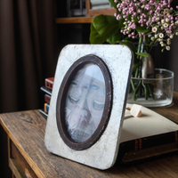 Cadre photo Megbond N0258 vintage argenté de 6 pouces en résine polymère au design contemporain avec feuille d'argent, décoration de table autoportante durable