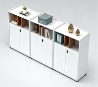 Poste de travail simple et moderne avec chaise de bureau, hauteur réglable, plateau épais en panneau de particules de bois massif