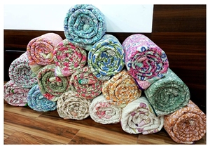 Edredón de Algodón Estampado a Mano, Diseño Floral Tradicional, para Cama Doble, Uso en Todas las Estaciones - Product Image 2