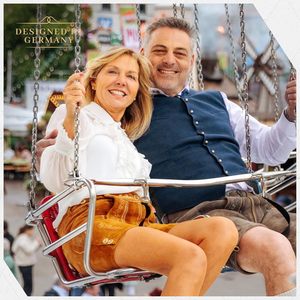Lederhosen bavaroises sur mesure pour femmes, rouge cerise, design allemand authentique, shorts au-dessus du genou avec bretelles, costume d'Oktoberfest - Product Image 6