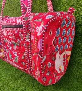 Sac de voyage en coton patchwork pour femmes magnifiquement conçu, bandoulière confortable avec fermeture éclair, facile à transporter - Product Image 5
