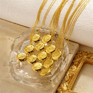 Collares de Moda Personalizados con Colgante Redondo de Acero Inoxidable Chapado en Oro con Esmalte del Signo Zodiacal para Mujer - Product Image 2