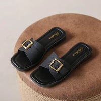Nouvelle mode pour femmes petit vent parfumé sandales d'intérieur antidérapant fond plat Joker pour pantoufles et diapositives pour vêtements de plage