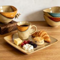 Service de vaisselle de table Horeca pour restaurant, artisanal, en grès organique irrégulier, avec glaçure à effet de couleurs, comprenant assiettes plates, bols à soupe et tasses