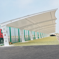 Abri de stationnement en membrane personnalisé pour usage résidentiel et commercial en extérieur