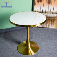 Ensemble de table d'intérieur de restaurant de style de luxe en pierre frittée dorée