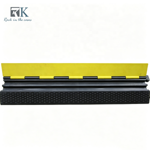 Rampe de protection de câbles en caoutchouc durable, protecteur de câbles emboîtable, rampe de sécurité pour câbles en extérieur - Product Image 1