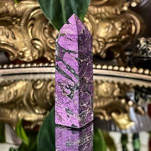 Venta al por mayor de Fanshi: Varita cuadrada de cristal curativo natural Purporita, torre de Stichtita morada profunda para decoración - Product Image 2