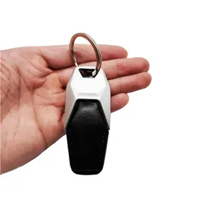 توريد شعار سلسلة مفاتيح جلدية معدنية سلسلة مفاتيح مبتكرة من الجلد المعدني سلسلة مفاتيح 4S متجر الهدايا الصغيرة الراقية شعار مخصص بو