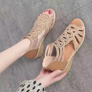 Sandalias romanas de cuña de cuero suave y transpirable para mujer, novedad de verano, suela blanda, a la moda, para exteriores, calzado cómodo para madres - Product Image 5