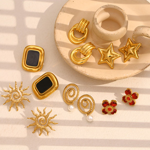 Pendientes de botón vintage de acero inoxidable chapados en oro de 18 quilates, pendientes llamativos geométricos para mujer - Product Image 1