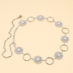 Cadena corporal de moda con diseño de flor de diamantes de imitación dorados, cinturón de metal hueco, accesorio para fiesta - Product Image 4