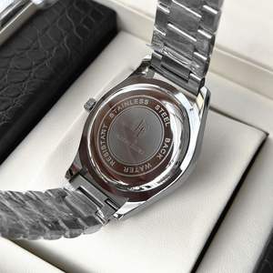 Montre-bracelet à quartz en acier inoxydable résistante à l'eau 30m avec calendrier, logo personnalisé Pablo Raez, style minimaliste, vente en gros pour hommes - Product Image 5