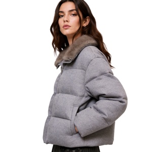 Doudoune matelassée raffinée pour <span class=keywords><strong>femme</strong></span> en mélange de laine avec col en fausse fourrure de luxe, coupe courte zippée, élégante, pour la saison froide - Product Image 2